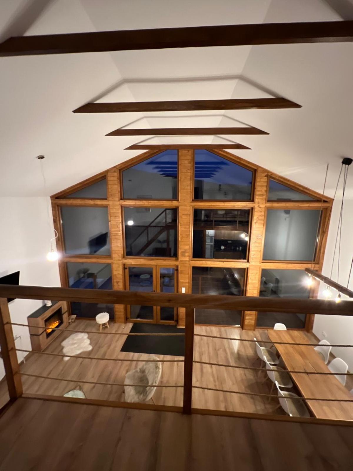 Le Chalet M - Cabana Cu O Panorama De Poveste. Surdesti  Εξωτερικό φωτογραφία