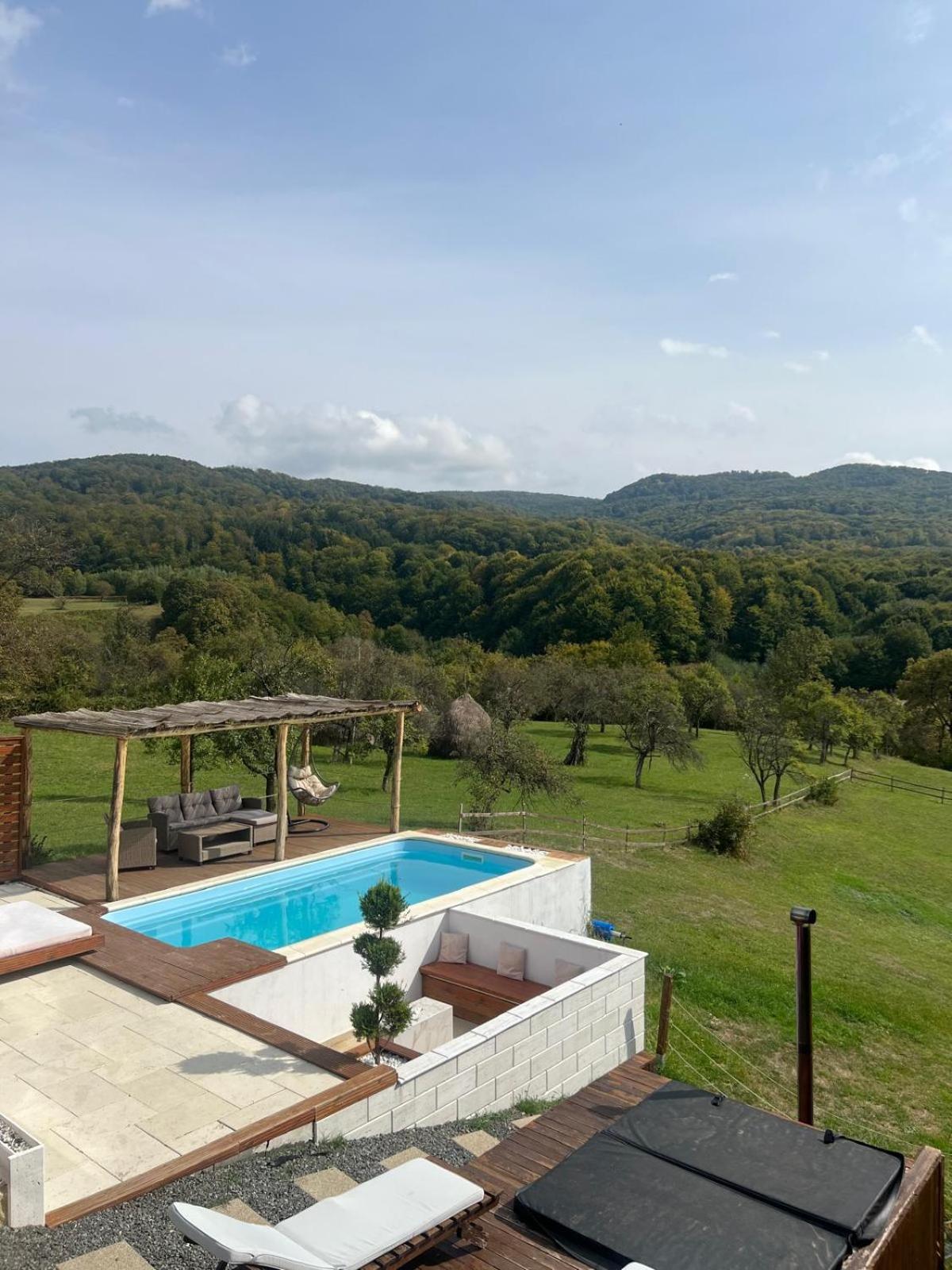 Le Chalet M - Cabana Cu O Panorama De Poveste. Surdesti  Εξωτερικό φωτογραφία