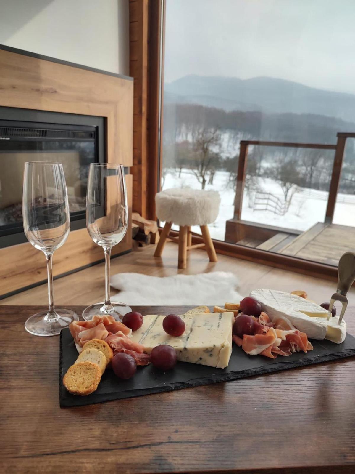 Le Chalet M - Cabana Cu O Panorama De Poveste. Surdesti  Εξωτερικό φωτογραφία