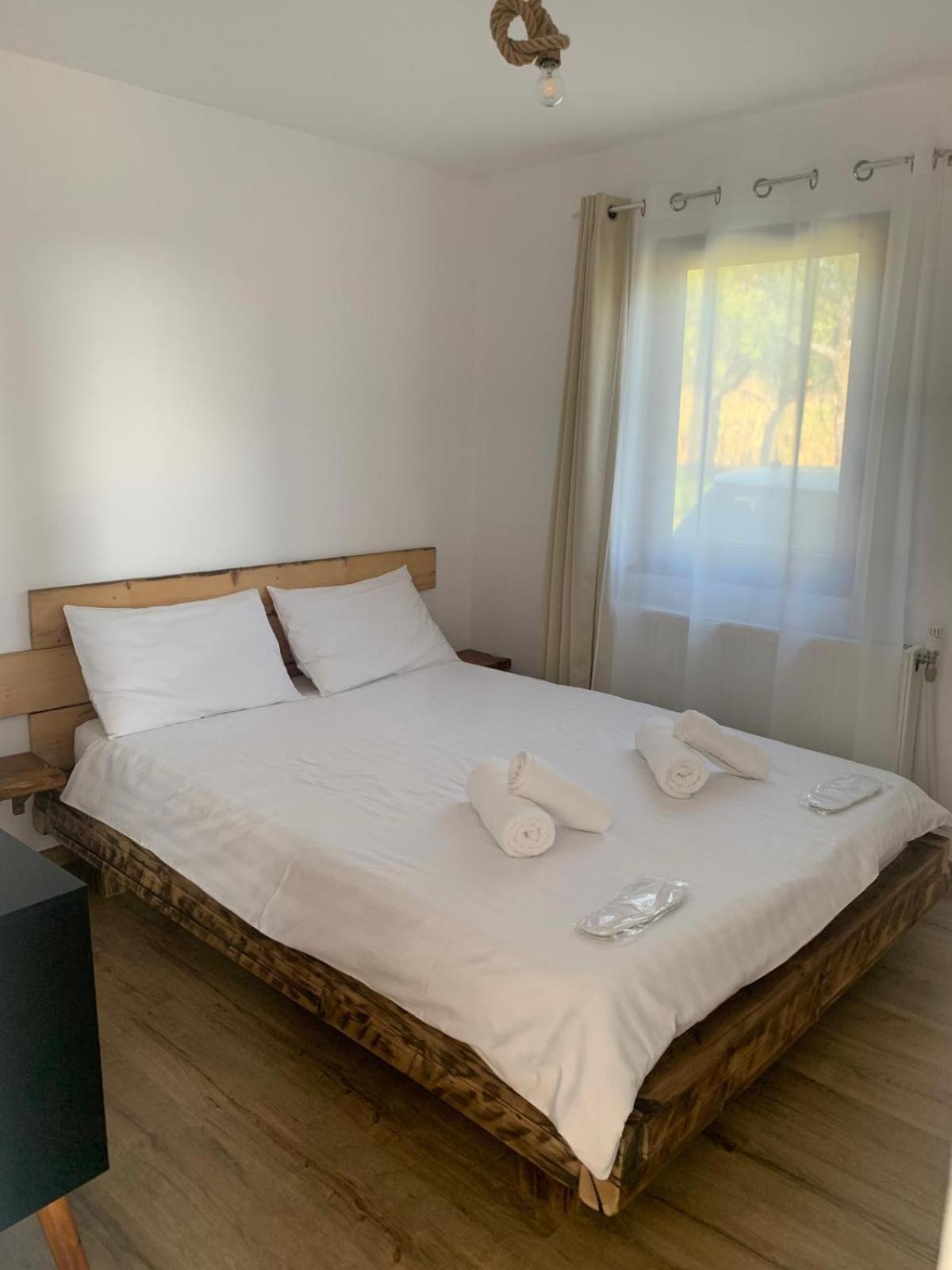 Le Chalet M - Cabana Cu O Panorama De Poveste. Surdesti  Εξωτερικό φωτογραφία