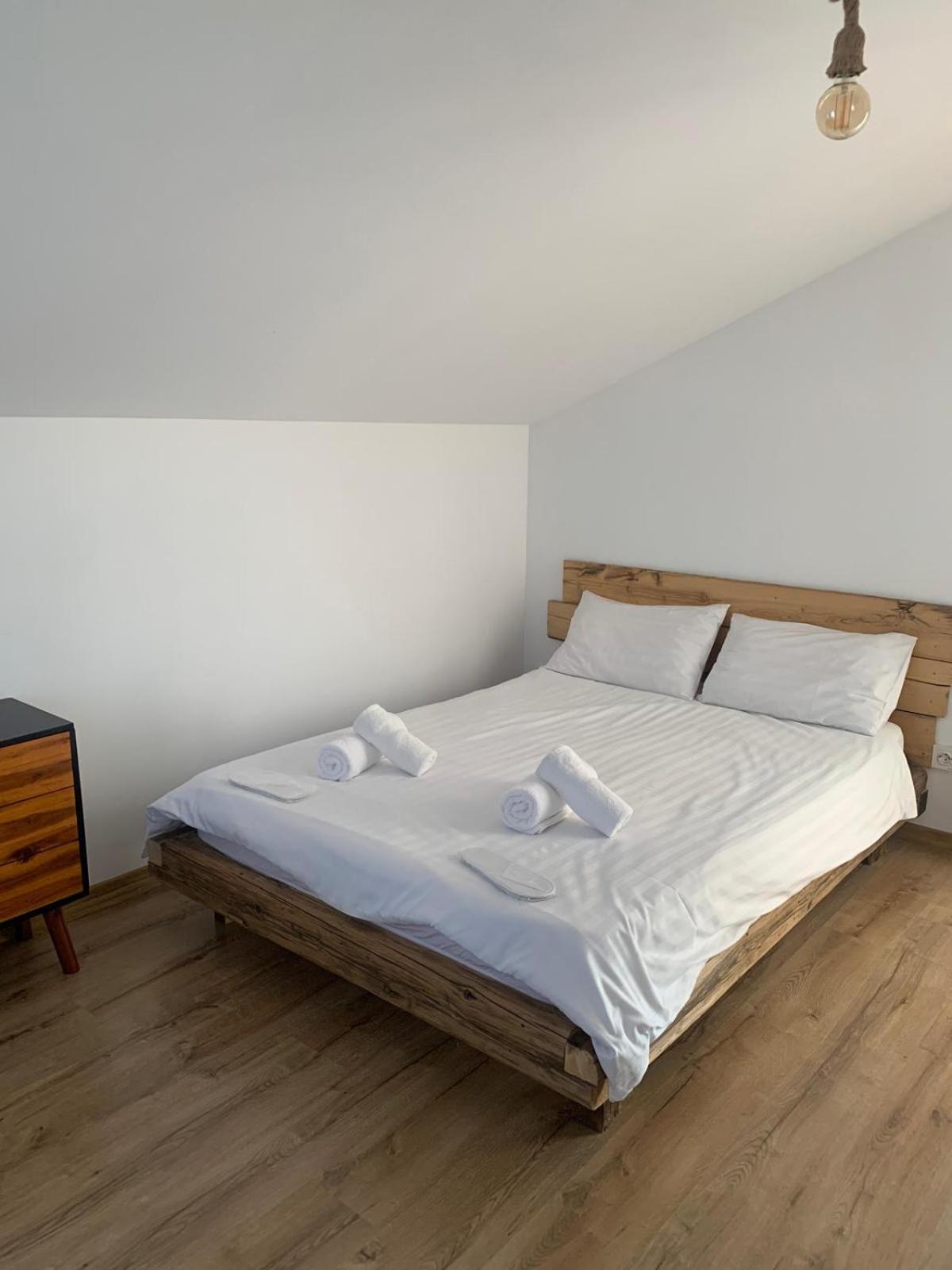 Le Chalet M - Cabana Cu O Panorama De Poveste. Surdesti  Εξωτερικό φωτογραφία