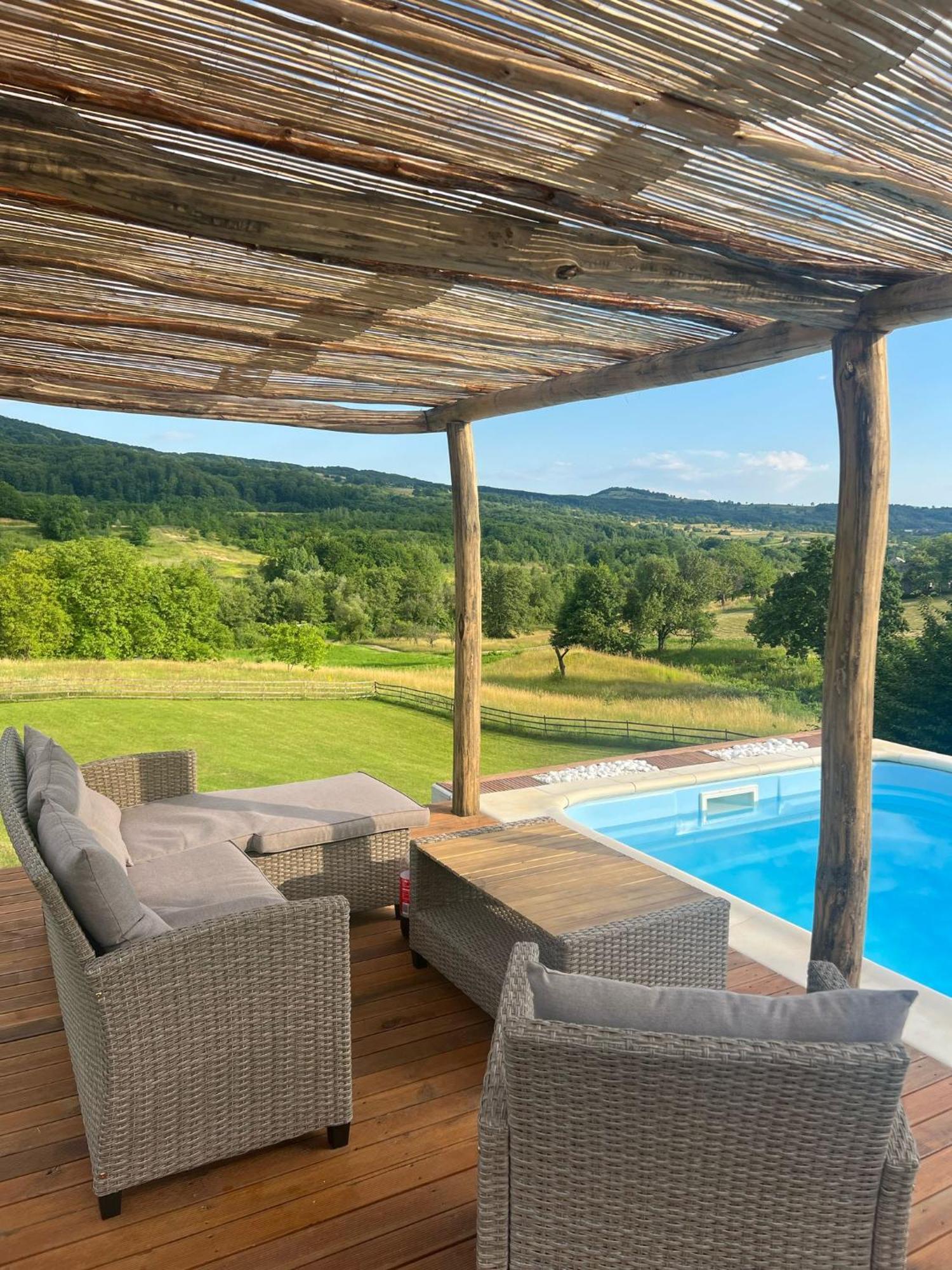 Le Chalet M - Cabana Cu O Panorama De Poveste. Surdesti  Εξωτερικό φωτογραφία