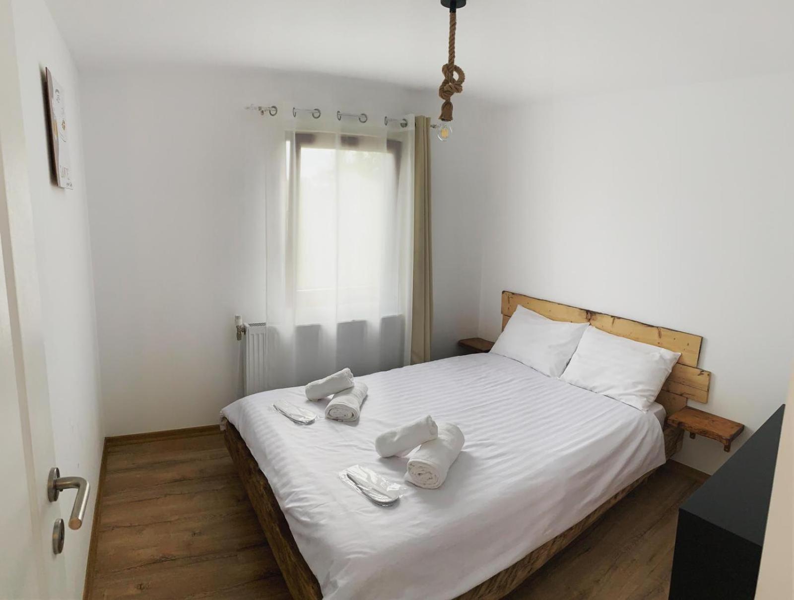 Le Chalet M - Cabana Cu O Panorama De Poveste. Surdesti  Εξωτερικό φωτογραφία